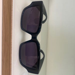 Brand new unisex Alexander McQueen sunglasses in black with Red logo